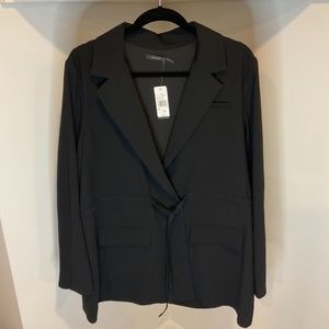 NATORI SOLID CREPE BELTED BLAZER
